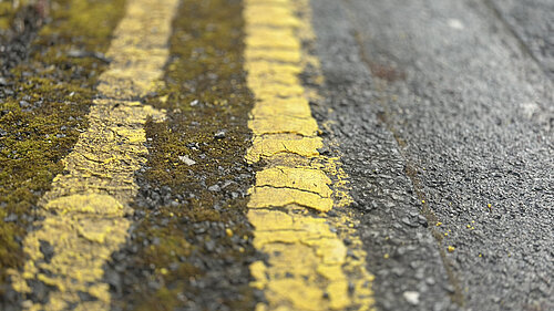 Double yellow lines in poor condition